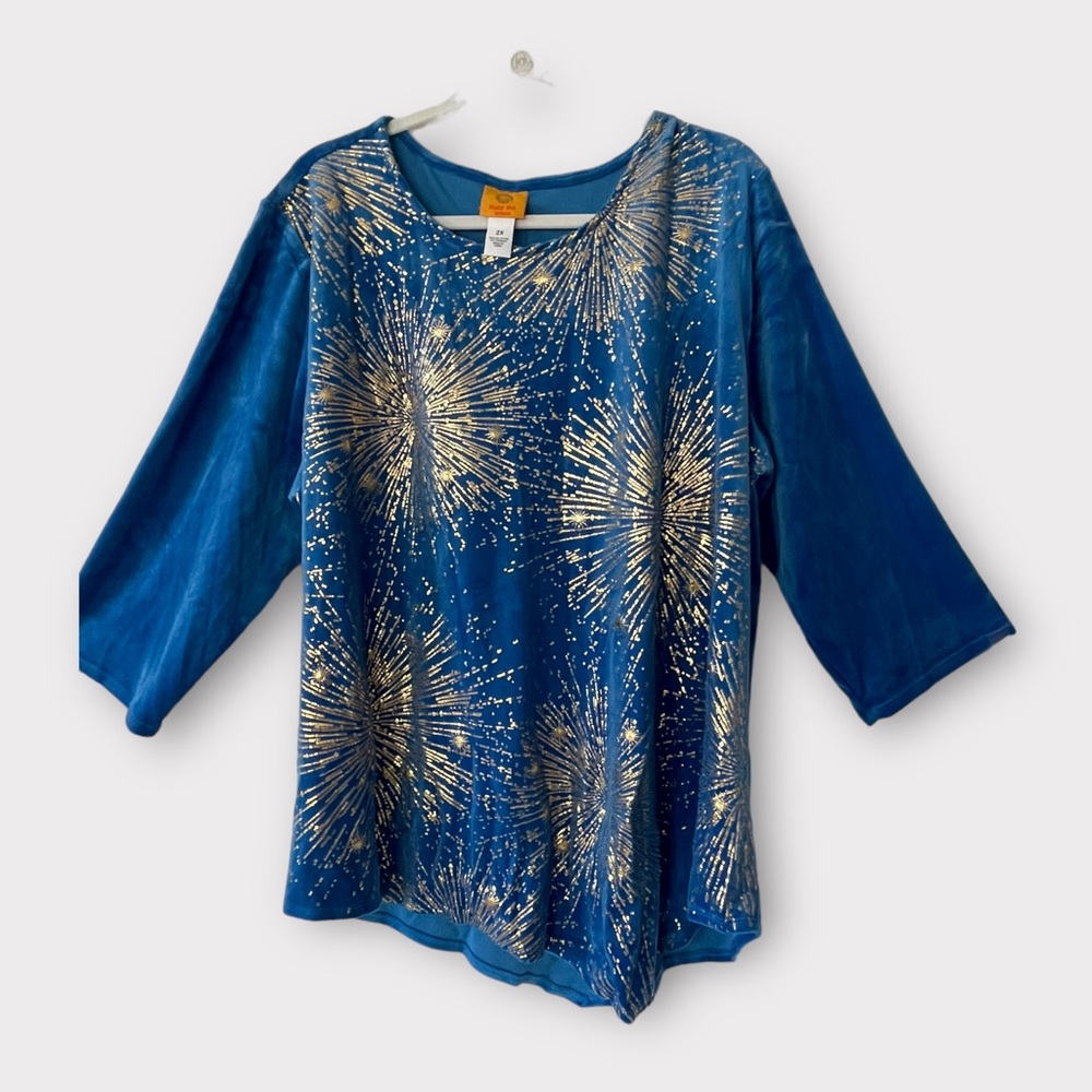 🆕 Ruby Rd. velour scoop neckline, 3/4 length sleeves. blue top with gold decor